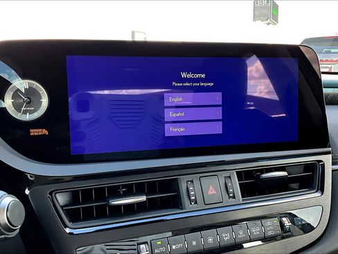 Certified 2025 Lexus ES 300h w/ Premium Package image 33