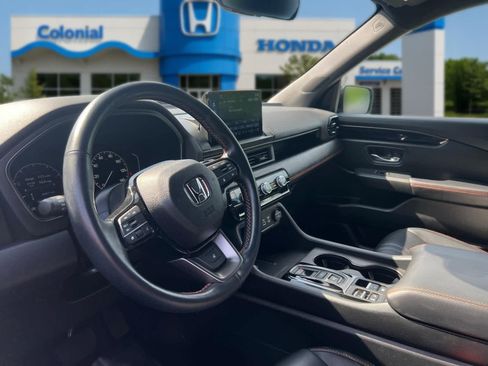 Used 2025 Honda Pilot TrailSport image 13