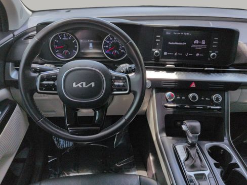 Certified 2023 Kia Carnival LX FWD image 20