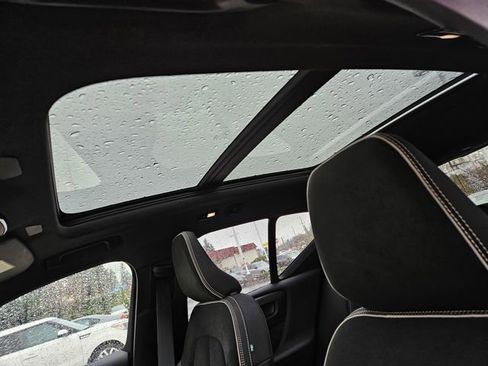 Used 2023 Volvo XC40 Recharge Ultimate image 20