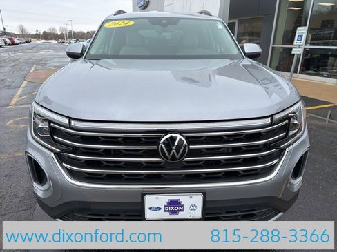 Used 2024 Volkswagen Atlas SE image 2