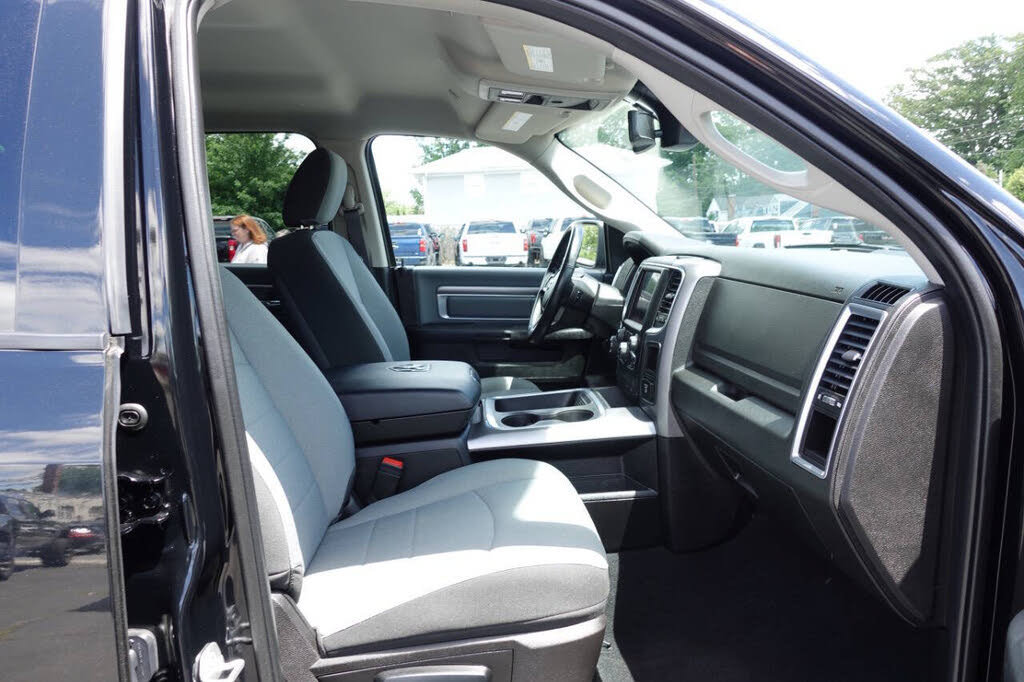 Used 2022 RAM 1500 Classic SLT w/ Electronics Convenience Group AWD/4WD image 34