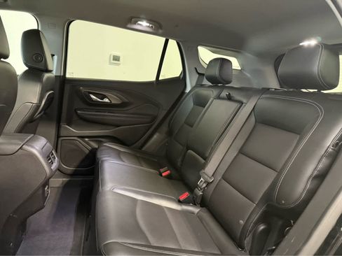 Used 2024 GMC Terrain SLT image 15