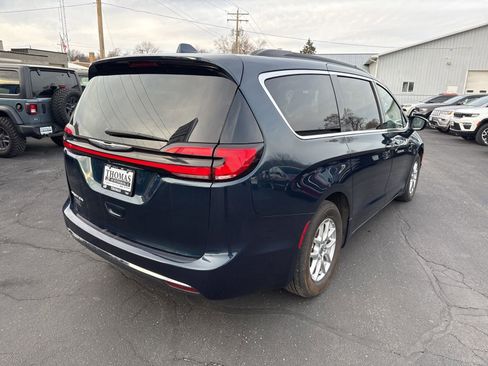 Used 2022 Chrysler Pacifica Touring-L image 7