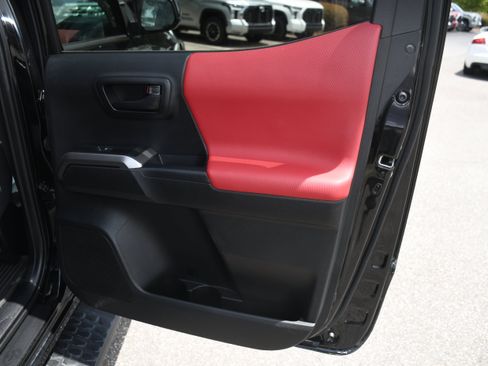 Certified 2022 Toyota Tacoma SR5 w/ SR5 Appearance Package (SM) RWD image 18