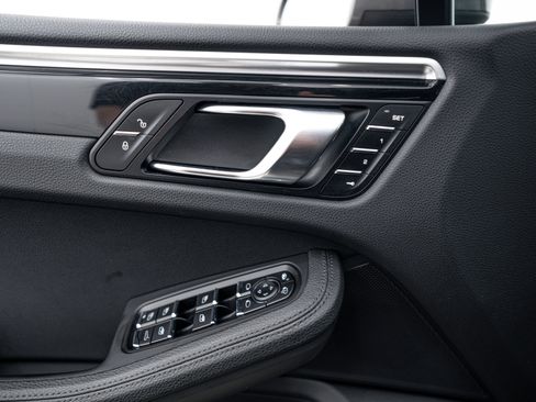 Used 2018 Porsche Macan AWD/4WD image 16
