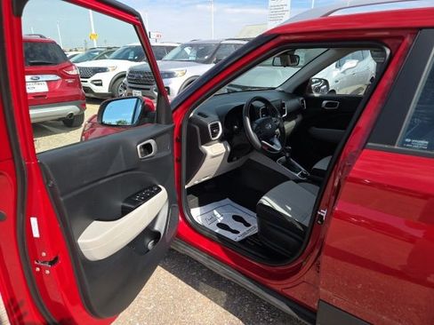 Used 2022 Hyundai Venue SEL w/ Cargo Package image 15