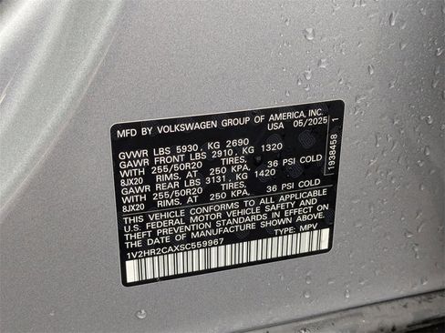 Used 2025 Volkswagen Atlas SE image 40