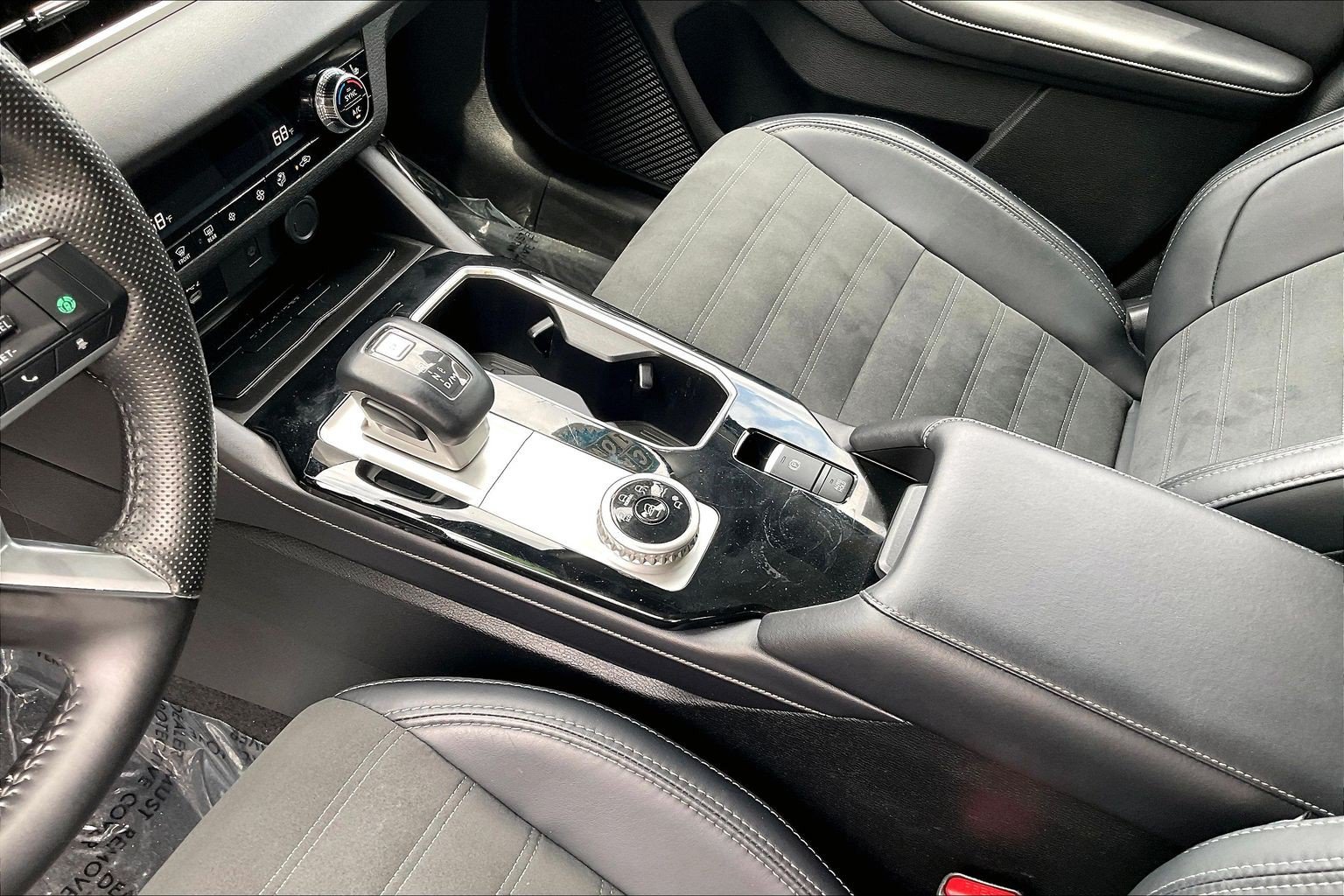 Used 2025 Mitsubishi Outlander SE FWD image 16