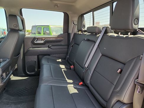 Used 2024 Chevrolet Silverado 1500 LT Trail Boss w/ Convenience Package II AWD/4WD image 7