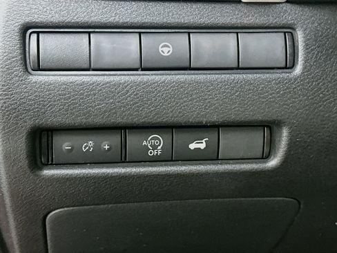 Used 2023 Nissan Rogue SL AWD/4WD image 17