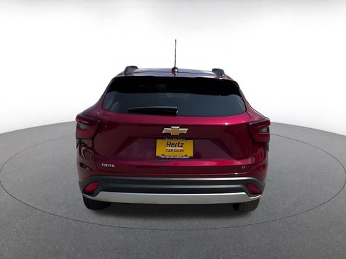 Used 2025 Chevrolet Trax LT w/ LT Convenience Package FWD image 12