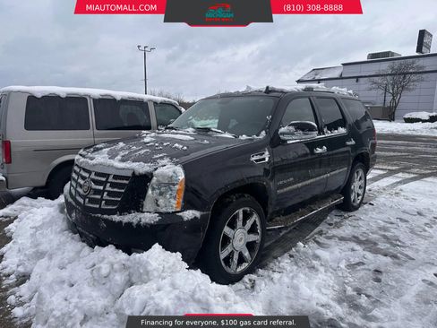Used 2014 Cadillac Escalade Luxury image 1