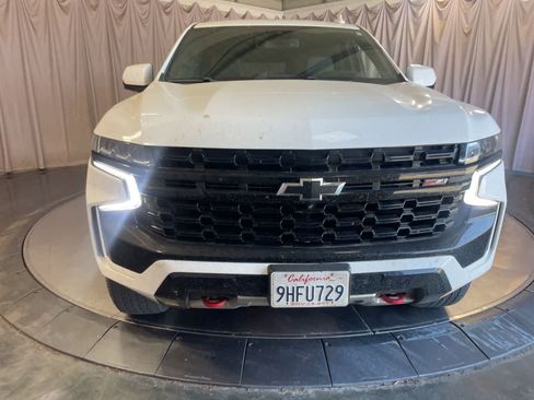 Used 2023 Chevrolet Suburban Z71 w/ Luxury Package AWD/4WD image 3
