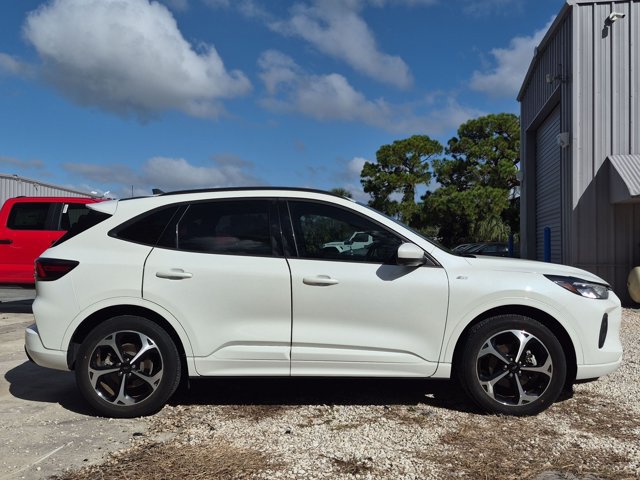 Used 2023 Ford Escape ST-Line Select w/ Tech Pack #2 AWD/4WD image 4