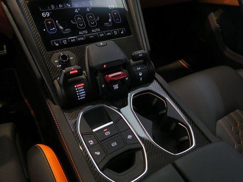Used 2024 Lamborghini Urus S AWD/4WD image 33
