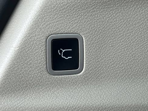 Used 2023 Chrysler Pacifica Touring-L FWD image 38