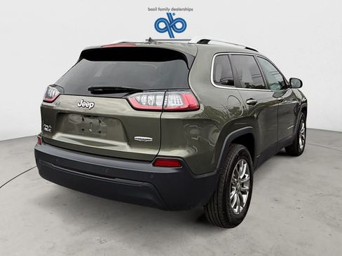 Used 2019 Jeep Cherokee Latitude Plus AWD/4WD image 6
