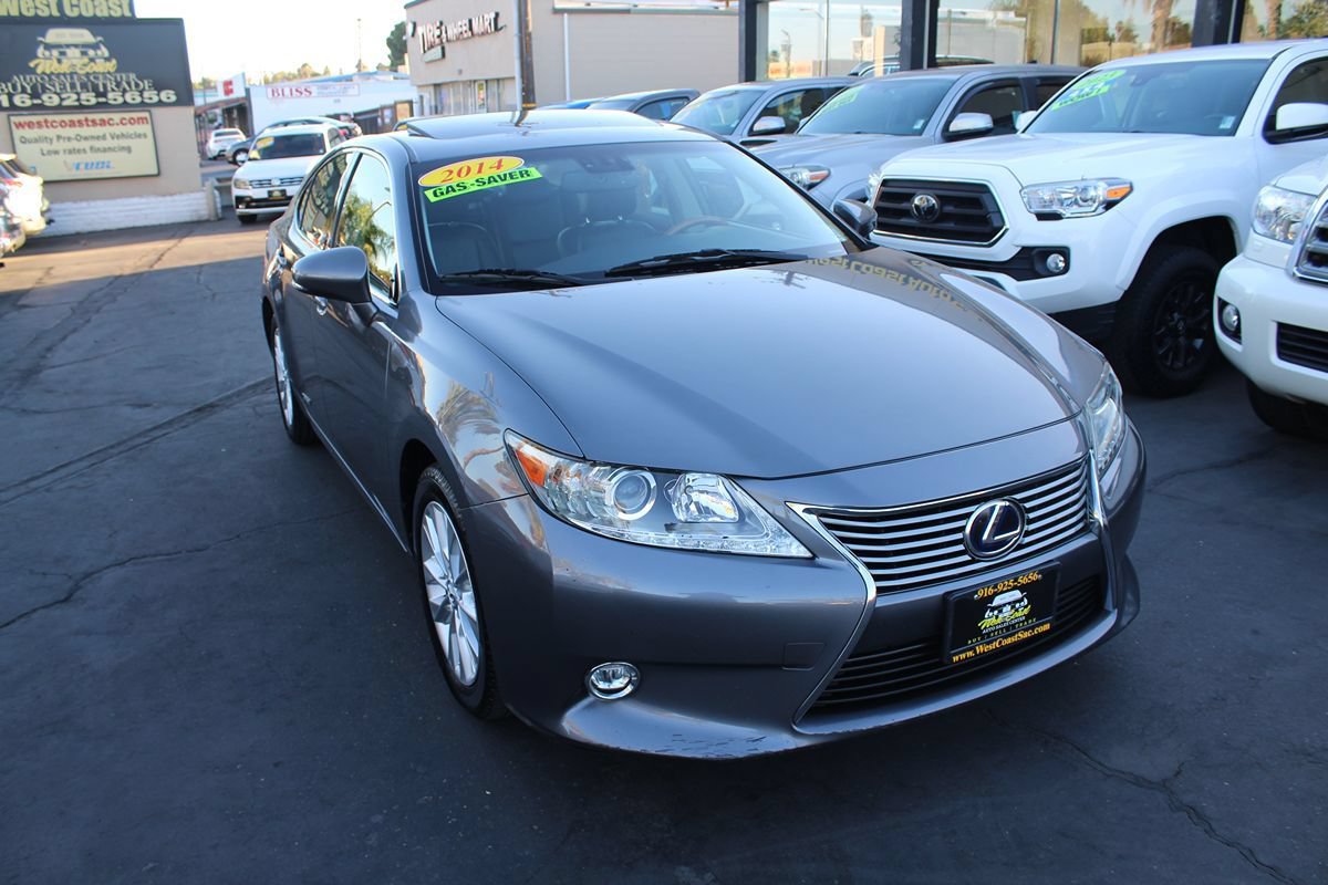 Used 2014 Lexus ES 300h w/ Luxury Package w/Bamboo Trim FWD image 8