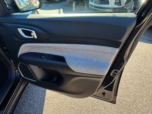 Used 2024 Jeep Compass Latitude image 18