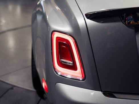 Used 2020 Rolls-Royce Phantom Sedan RWD image 45