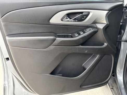 Used 2021 Chevrolet Traverse LS image 7