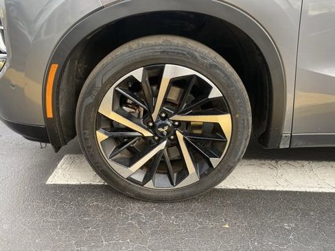 Used 2023 Mitsubishi Outlander SE image 10