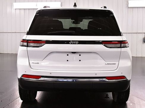 Used 2023 Jeep Grand Cherokee Laredo w/ Luxury Tech Group I AWD/4WD image 6