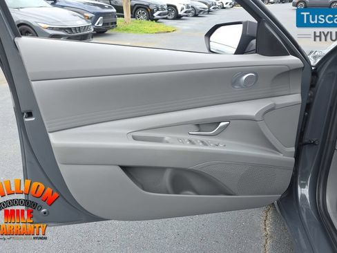 Used 2024 Hyundai Elantra SE FWD image 11