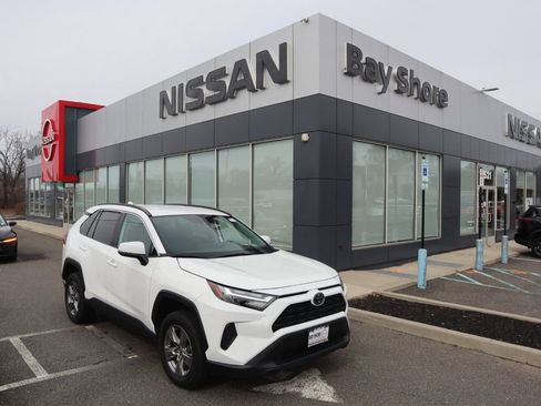 Used 2024 Toyota RAV4 XLE image 1