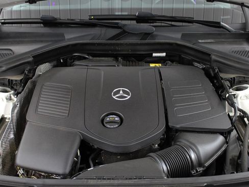 Used 2025 Mercedes-Benz GLC 300 4MATIC image 40