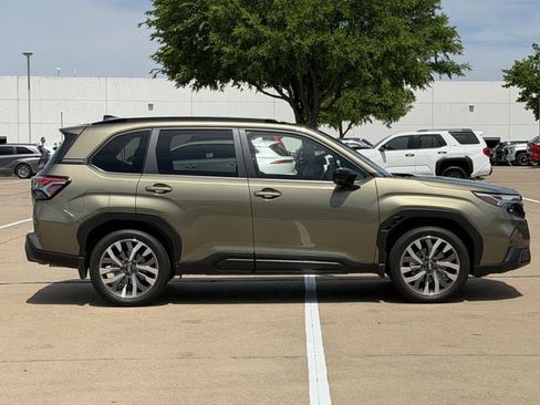 Used 2025 Subaru Forester Touring AWD/4WD image 3