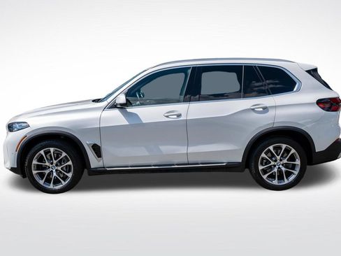 Used 2025 BMW X5 xDrive40i AWD/4WD image 3