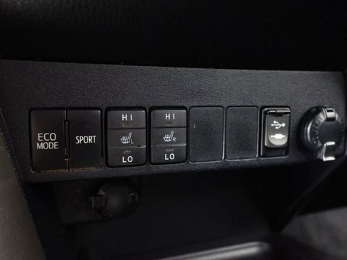 Used 2015 Toyota RAV4 Limited w/ Technology Package image 37