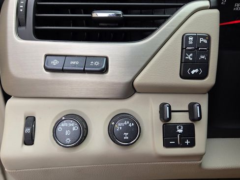 Used 2020 GMC Yukon XL Denali image 29