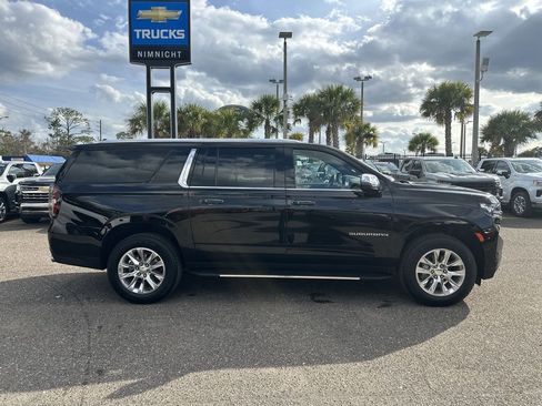 Used 2024 Chevrolet Suburban Premier image 17