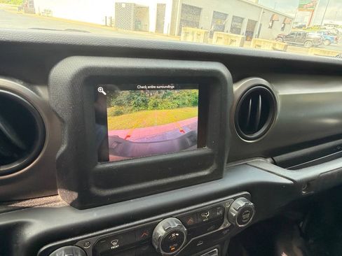 Used 2021 Jeep Gladiator Sport AWD/4WD image 16