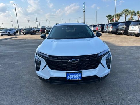 New 2026 Chevrolet Trax LT w/ Driver Confidence Package FWD image 2