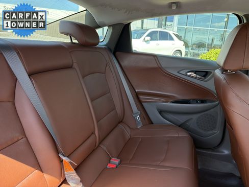 Used 2017 Chevrolet Malibu LT w/ Leather Package FWD image 32