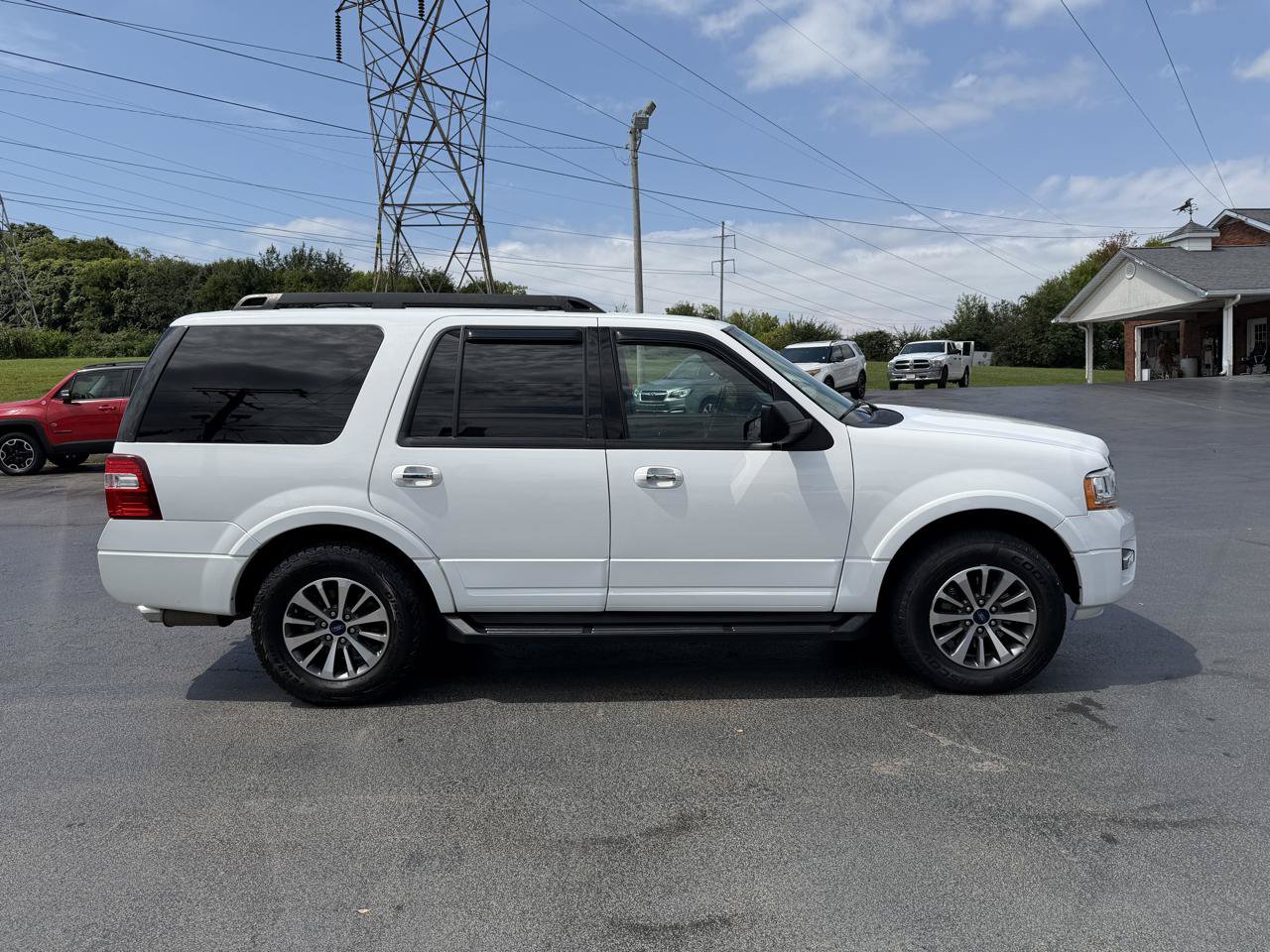 Used 2017 Ford Expedition XLT AWD/4WD image 5