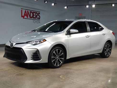 Used 2019 Toyota Corolla SE FWD image 3