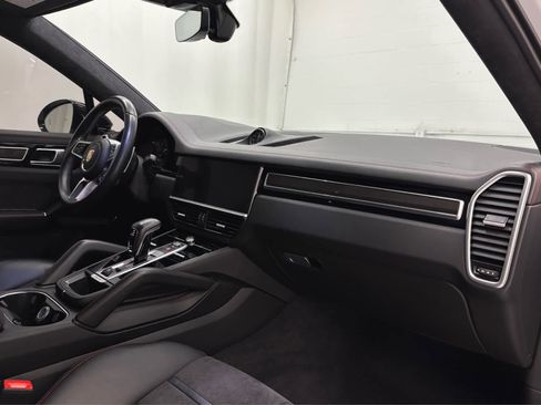Used 2023 Porsche Cayenne GTS image 17