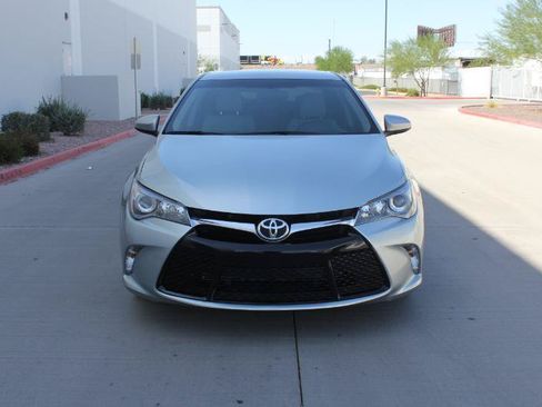 Used 2017 Toyota Camry SE FWD image 2