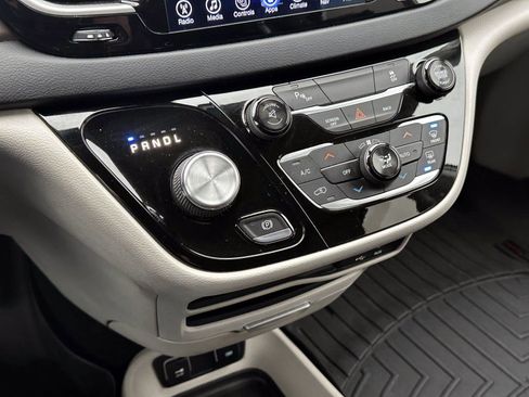 Used 2017 Chrysler Pacifica Touring-L image 22