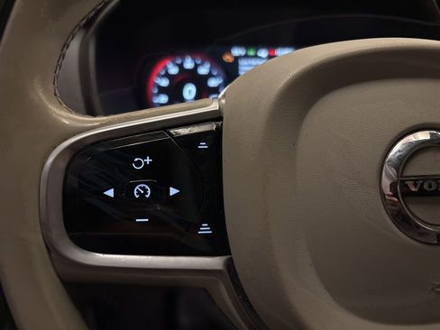 Used 2020 Volvo XC90 T6 Momentum image 13