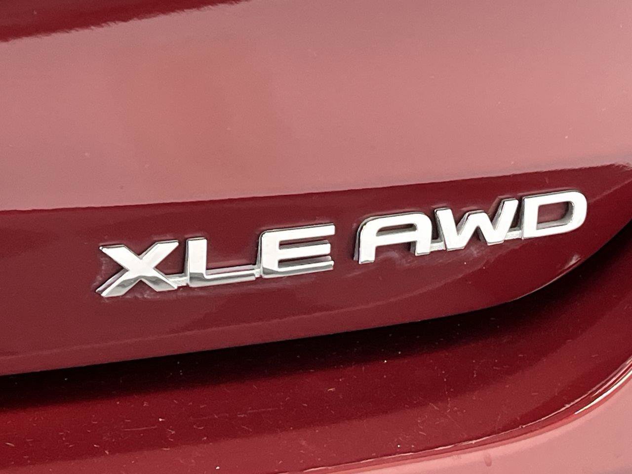 Used 2021 Toyota Highlander XLE AWD/4WD image 34