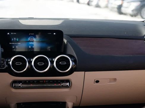 Used 2022 Mercedes-Benz GLA 250 4MATIC image 13