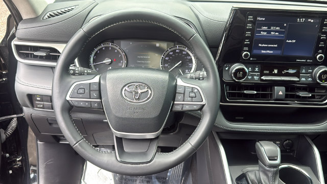 Used 2022 Toyota Highlander XLE FWD image 21