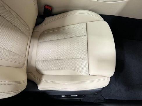 Used 2025 BMW 330i xDrive Sedan w/ Convenience Package image 19