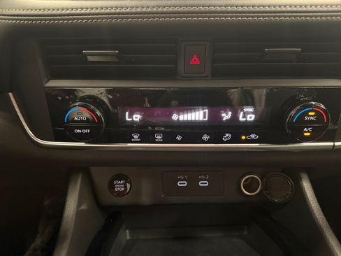 Used 2024 Nissan Rogue SV FWD image 18
